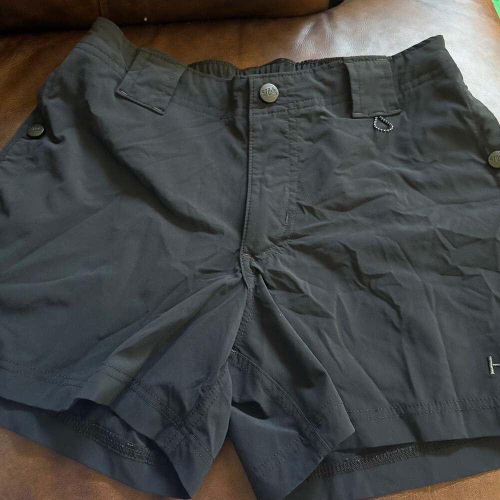Huk women’s fishing shorts size small nwot